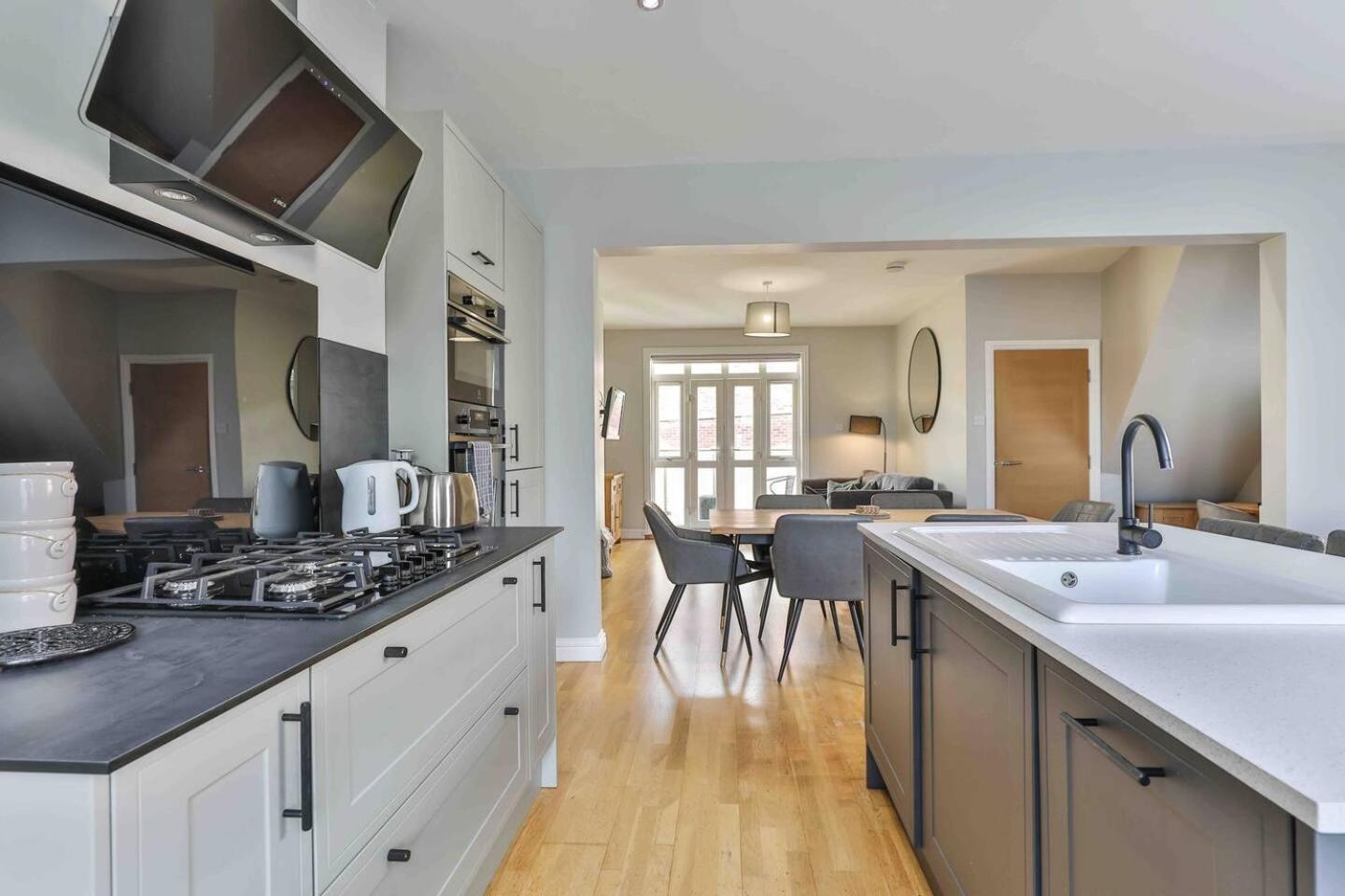 Stylish & Spacious 3 Bed Apartment With Parking Sheffield Exterior foto