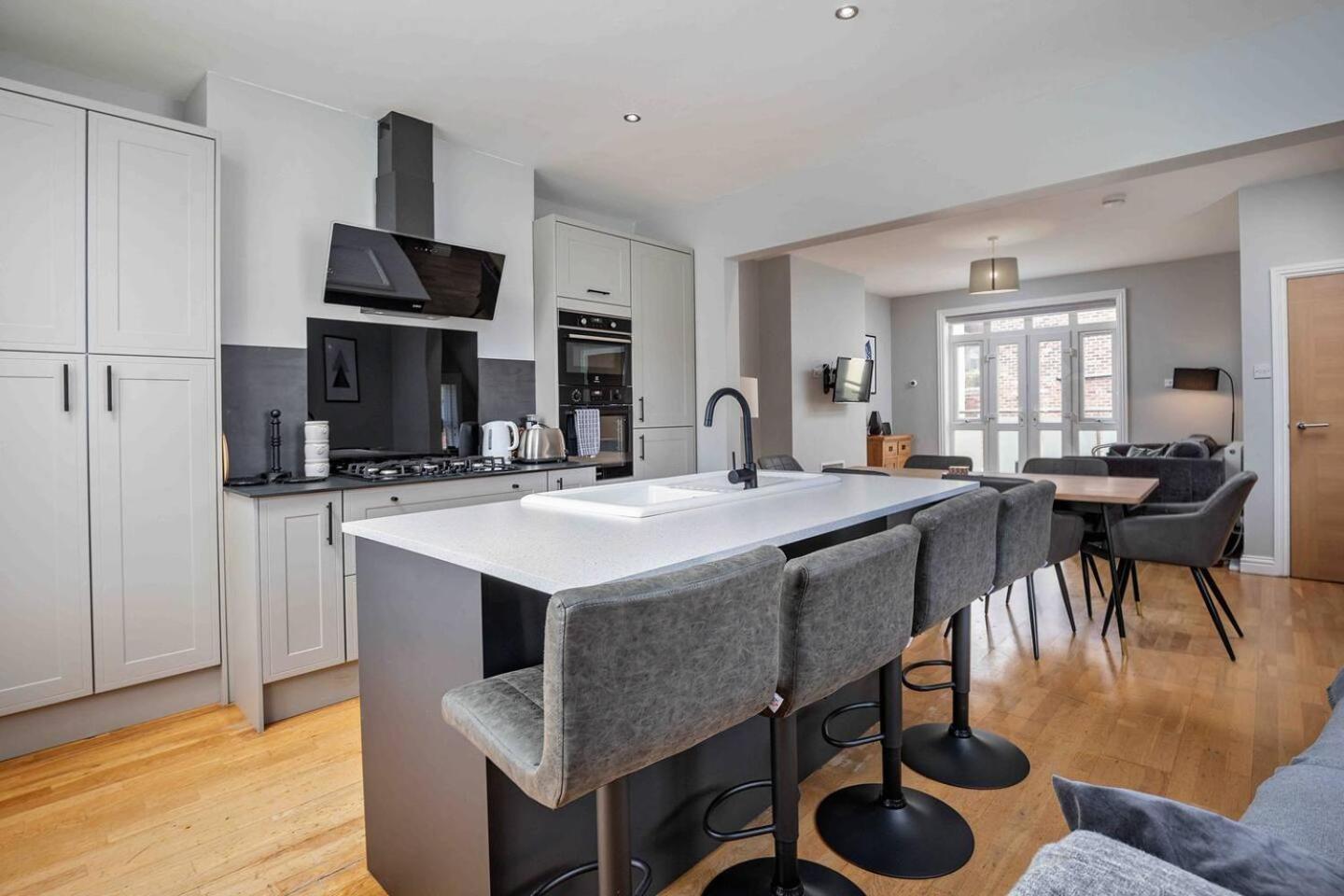 Stylish & Spacious 3 Bed Apartment With Parking Sheffield Exterior foto