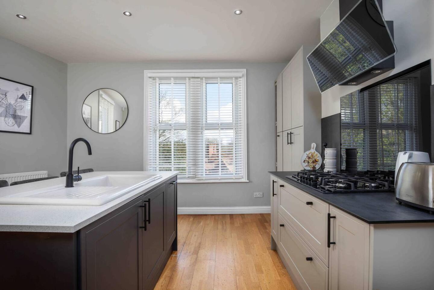 Stylish & Spacious 3 Bed Apartment With Parking Sheffield Exterior foto
